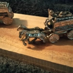 Stage Couch- salt & pepper shakers